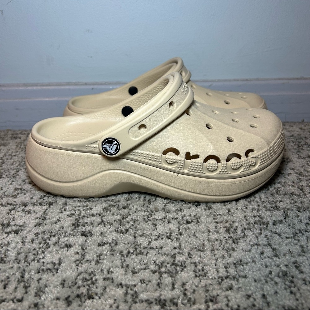 Crocs Cream Baya Classic Platform Clogs Size 7 Women’s
